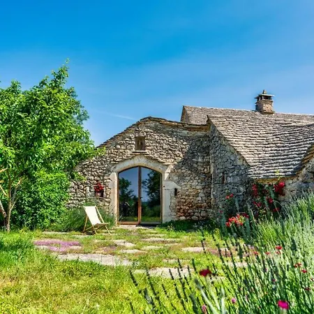 De L'aire A La Viale Holiday home